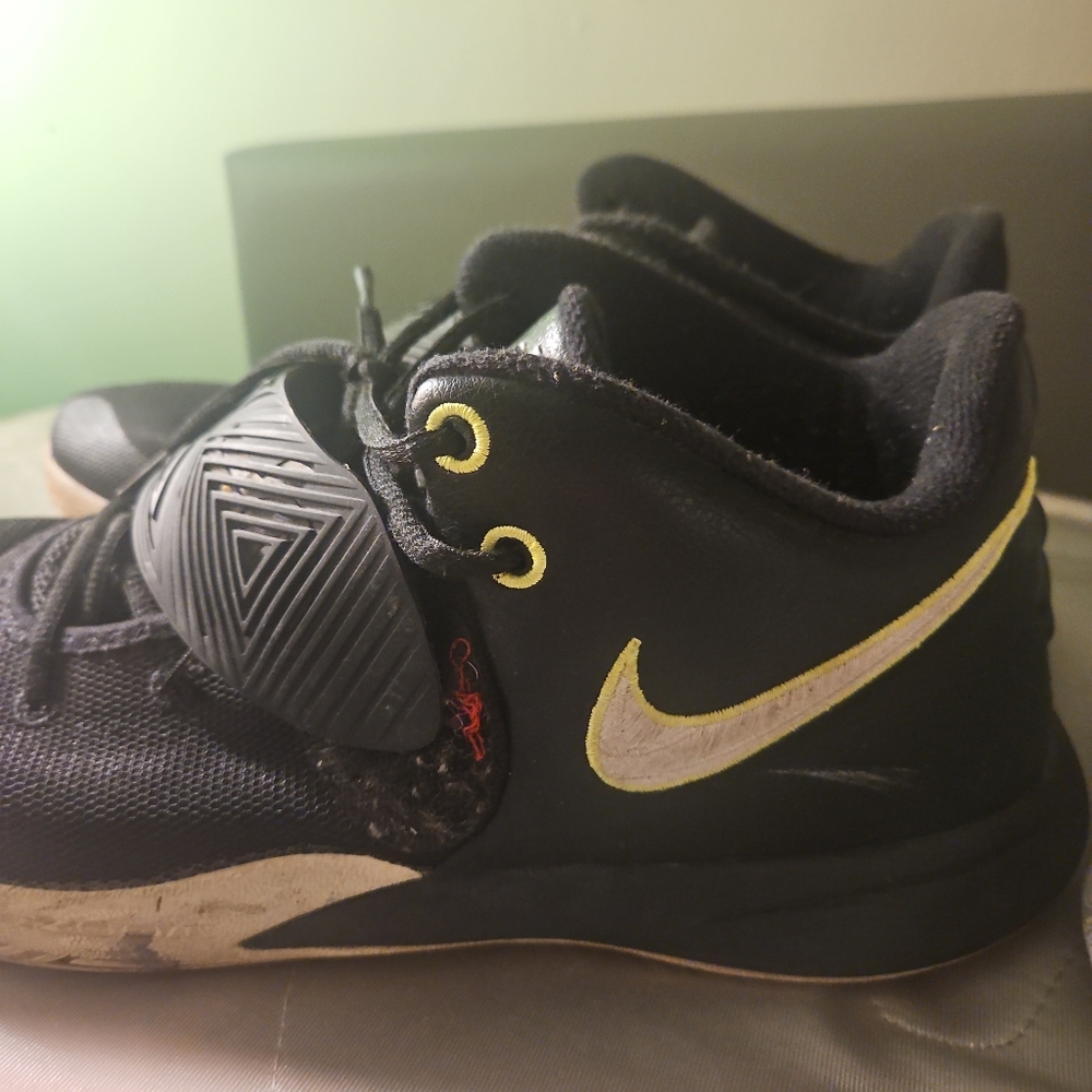 Nike Kyrie Flytrap 3 - image 2